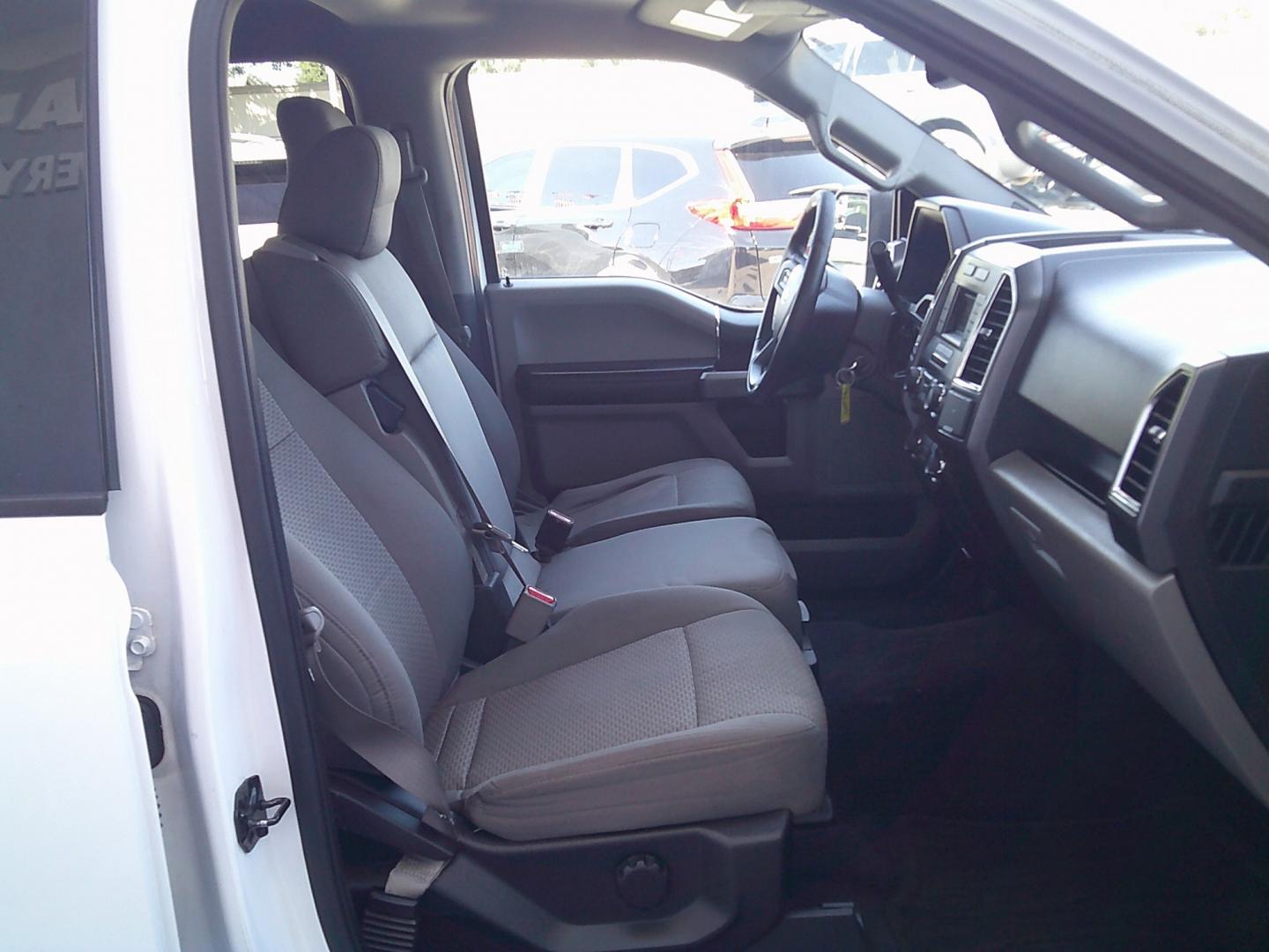 2016 White /Gray Ford F-150 XLT SuperCrew 5.5-ft. 2WD (1FTEW1C82GK) with an 3.5L V6 DOHC 24V engine, Automatic transmission, located at 4000 Bee Ridge Road, Sarasota, FL, 34233, (941) 926-0300, 27.298664, -82.489151- Photo#12