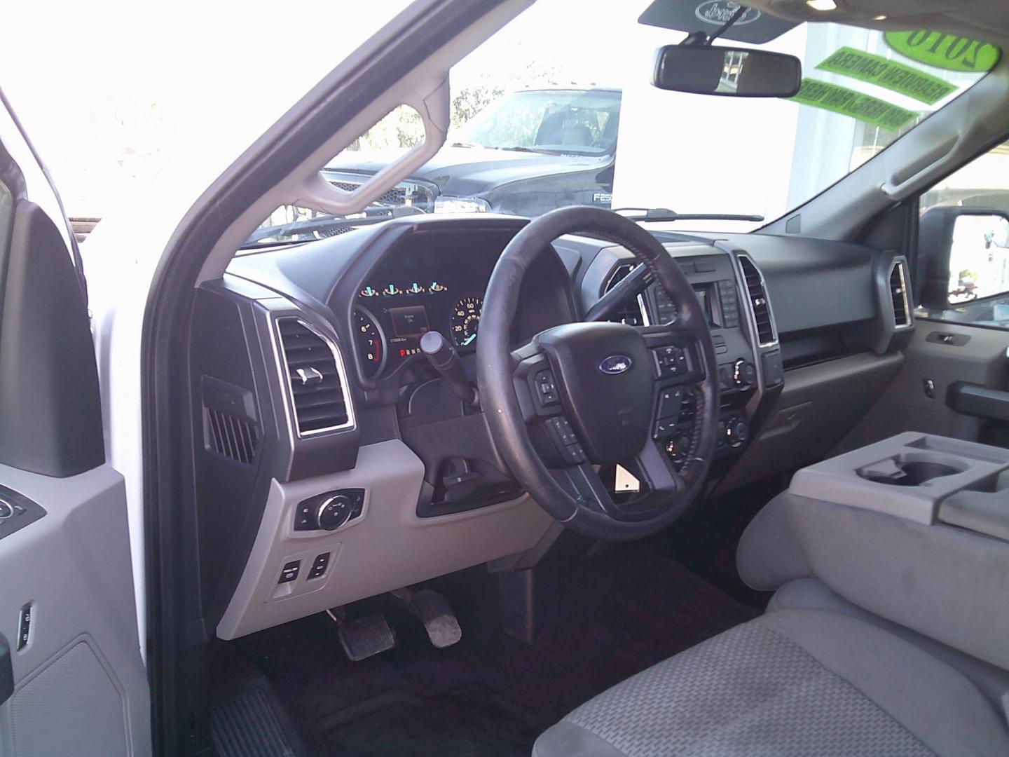 2016 White /Gray Ford F-150 XLT SuperCrew 5.5-ft. 2WD (1FTEW1C82GK) with an 3.5L V6 DOHC 24V engine, Automatic transmission, located at 4000 Bee Ridge Road, Sarasota, FL, 34233, (941) 926-0300, 27.298664, -82.489151- Photo#14