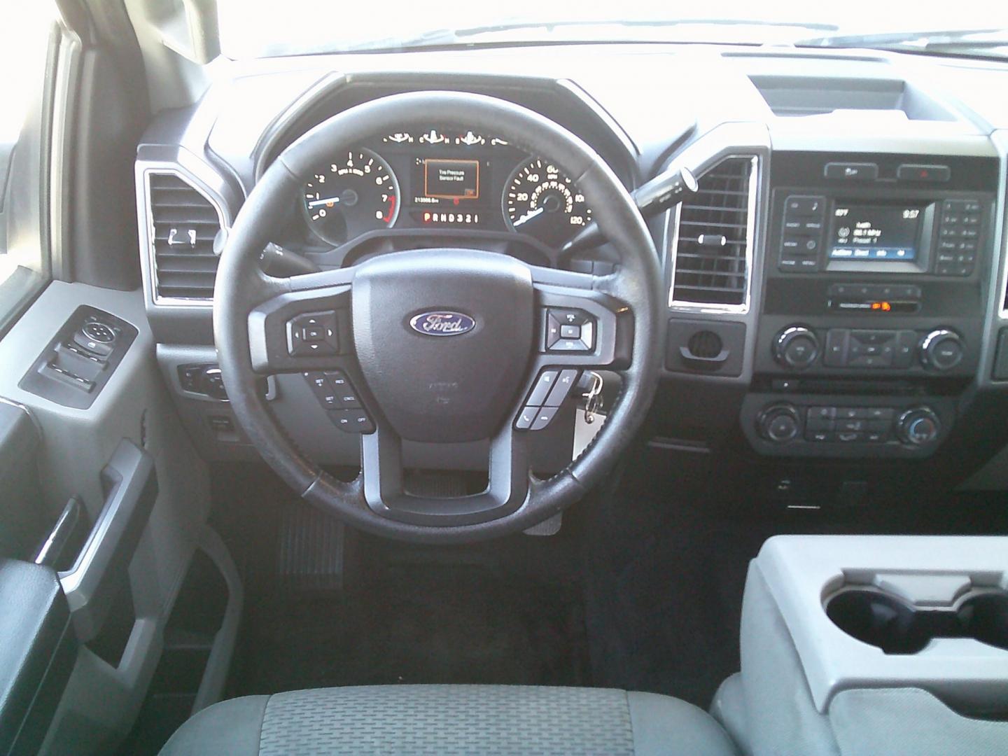 2016 White /Gray Ford F-150 XLT SuperCrew 5.5-ft. 2WD (1FTEW1C82GK) with an 3.5L V6 DOHC 24V engine, Automatic transmission, located at 4000 Bee Ridge Road, Sarasota, FL, 34233, (941) 926-0300, 27.298664, -82.489151- Photo#15