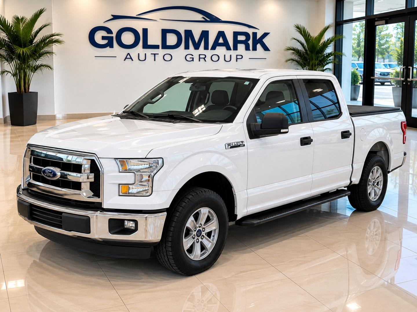 2016 White /Gray Ford F-150 XLT SuperCrew 5.5-ft. 2WD (1FTEW1C82GK) with an 3.5L V6 DOHC 24V engine, Automatic transmission, located at 4000 Bee Ridge Road, Sarasota, FL, 34233, (941) 926-0300, 27.298664, -82.489151- Photo#0