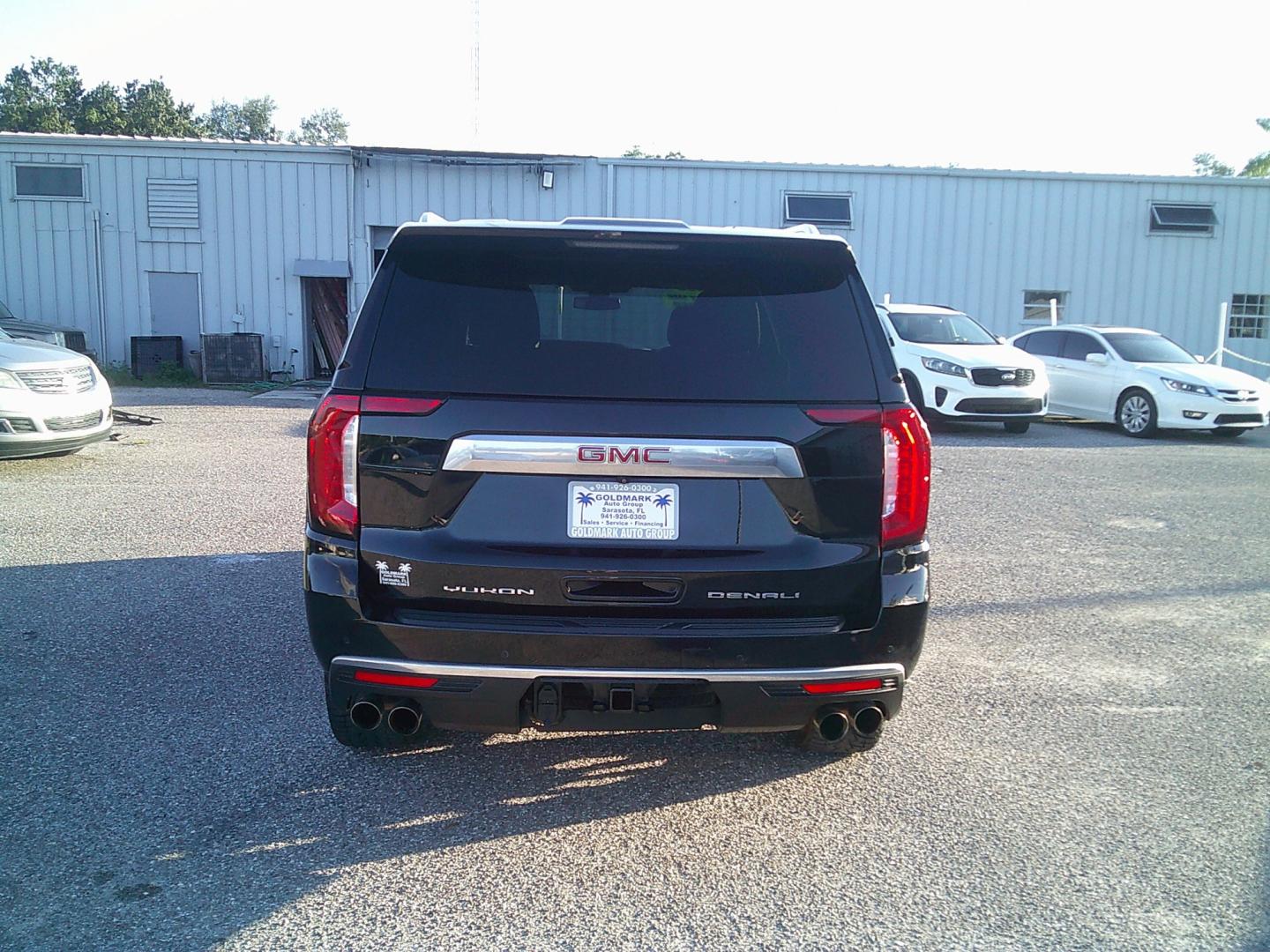2022 Black /Black GMC Yukon XL Denali 4WD (1GKS2JKL1NR) with an 6.2L V8 OHV 16V engine, 10A transmission, located at 4000 Bee Ridge Road, Sarasota, FL, 34233, (941) 926-0300, 27.298664, -82.489151- Photo#3