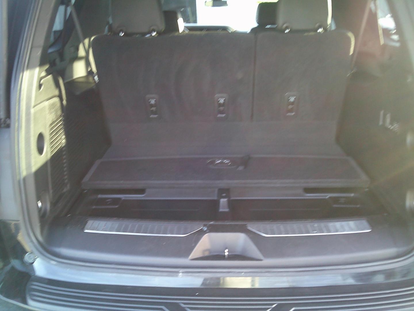 2022 Black /Black GMC Yukon XL Denali 4WD (1GKS2JKL1NR) with an 6.2L V8 OHV 16V engine, 10A transmission, located at 4000 Bee Ridge Road, Sarasota, FL, 34233, (941) 926-0300, 27.298664, -82.489151- Photo#12