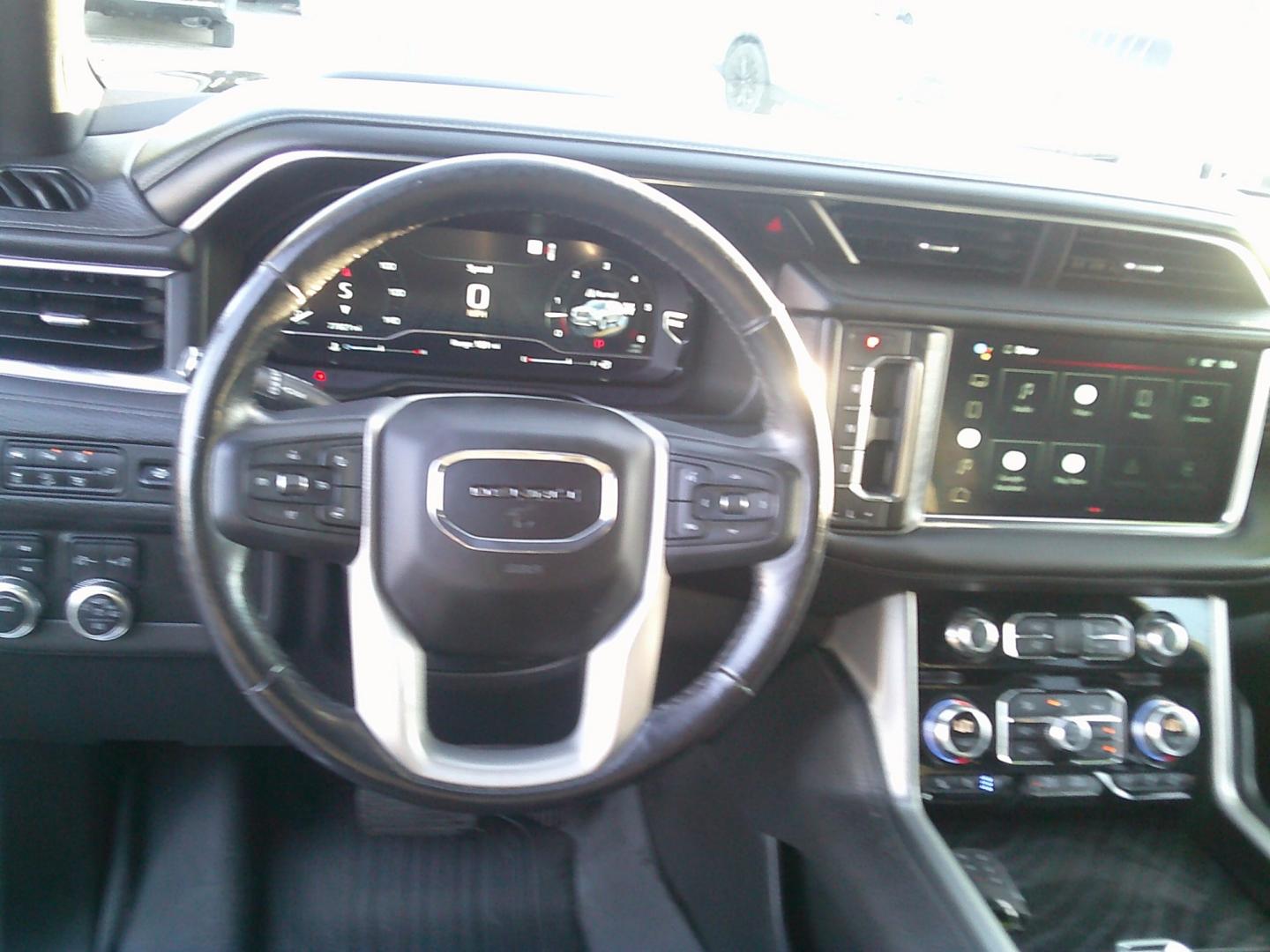 2022 Black /Black GMC Yukon XL Denali 4WD (1GKS2JKL1NR) with an 6.2L V8 OHV 16V engine, 10A transmission, located at 4000 Bee Ridge Road, Sarasota, FL, 34233, (941) 926-0300, 27.298664, -82.489151- Photo#22