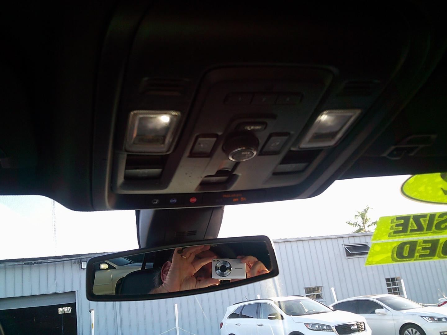 2022 Black /Black GMC Yukon XL Denali 4WD (1GKS2JKL1NR) with an 6.2L V8 OHV 16V engine, 10A transmission, located at 4000 Bee Ridge Road, Sarasota, FL, 34233, (941) 926-0300, 27.298664, -82.489151- Photo#26