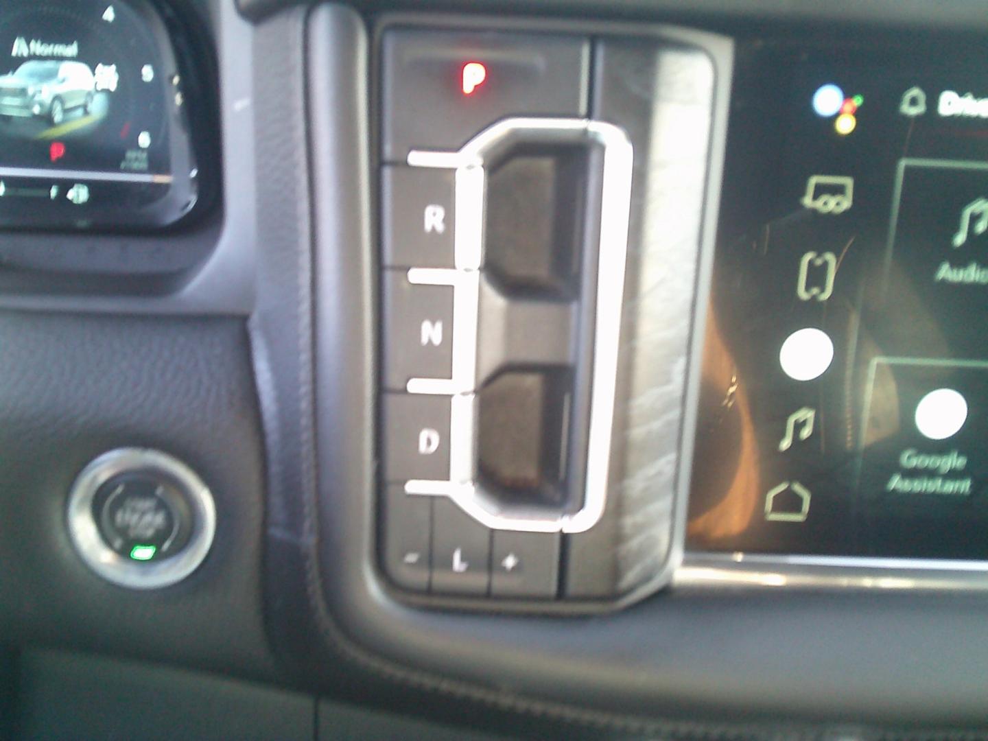 2022 Black /Black GMC Yukon XL Denali 4WD (1GKS2JKL1NR) with an 6.2L V8 OHV 16V engine, 10A transmission, located at 4000 Bee Ridge Road, Sarasota, FL, 34233, (941) 926-0300, 27.298664, -82.489151- Photo#30