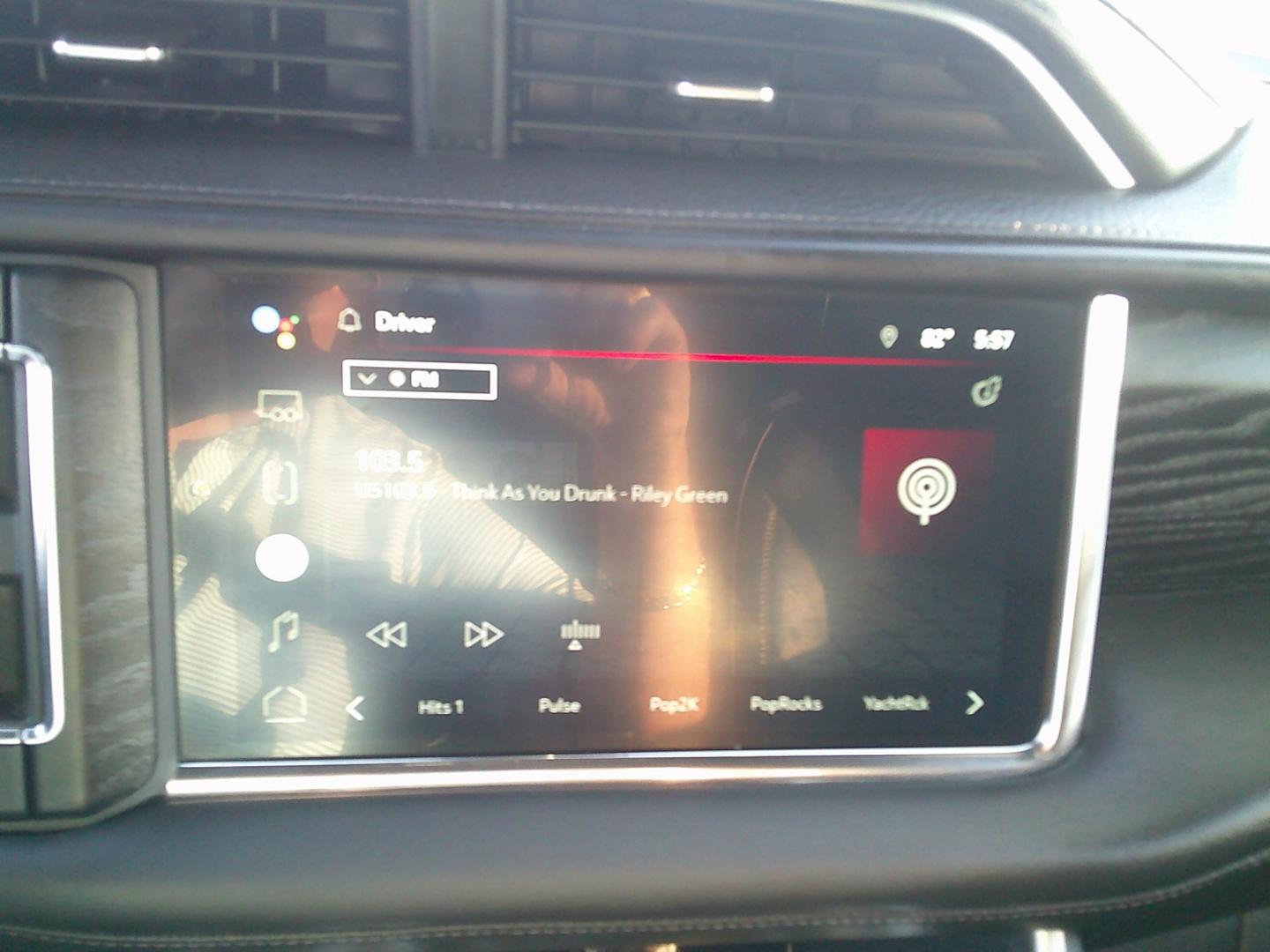 2022 Black /Black GMC Yukon XL Denali 4WD (1GKS2JKL1NR) with an 6.2L V8 OHV 16V engine, 10A transmission, located at 4000 Bee Ridge Road, Sarasota, FL, 34233, (941) 926-0300, 27.298664, -82.489151- Photo#31