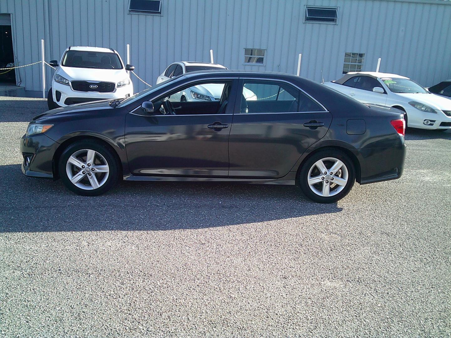 2012 Gray /Gray Toyota Camry SE (4T1BF1FK9CU) with an 2.5L L4 DOHC 16V engine, 6-Speed Automatic transmission, located at 4000 Bee Ridge Road, Sarasota, FL, 34233, (941) 926-0300, 27.298664, -82.489151- Photo#2