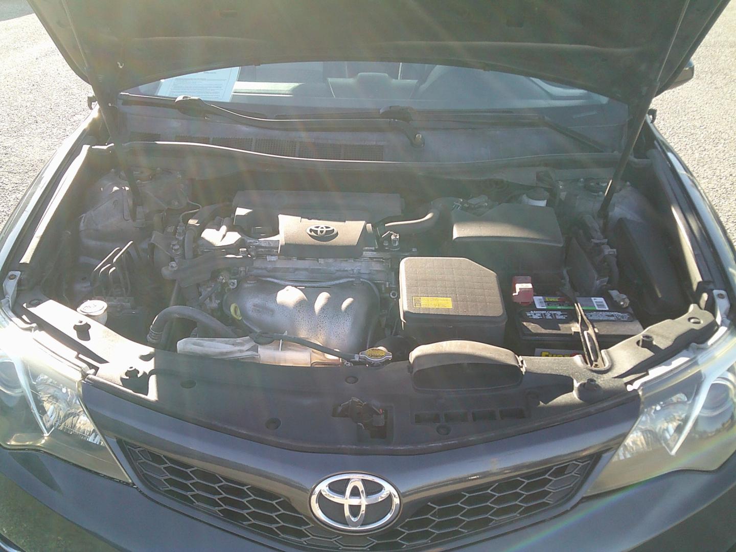 2012 Gray /Gray Toyota Camry SE (4T1BF1FK9CU) with an 2.5L L4 DOHC 16V engine, 6-Speed Automatic transmission, located at 4000 Bee Ridge Road, Sarasota, FL, 34233, (941) 926-0300, 27.298664, -82.489151- Photo#9