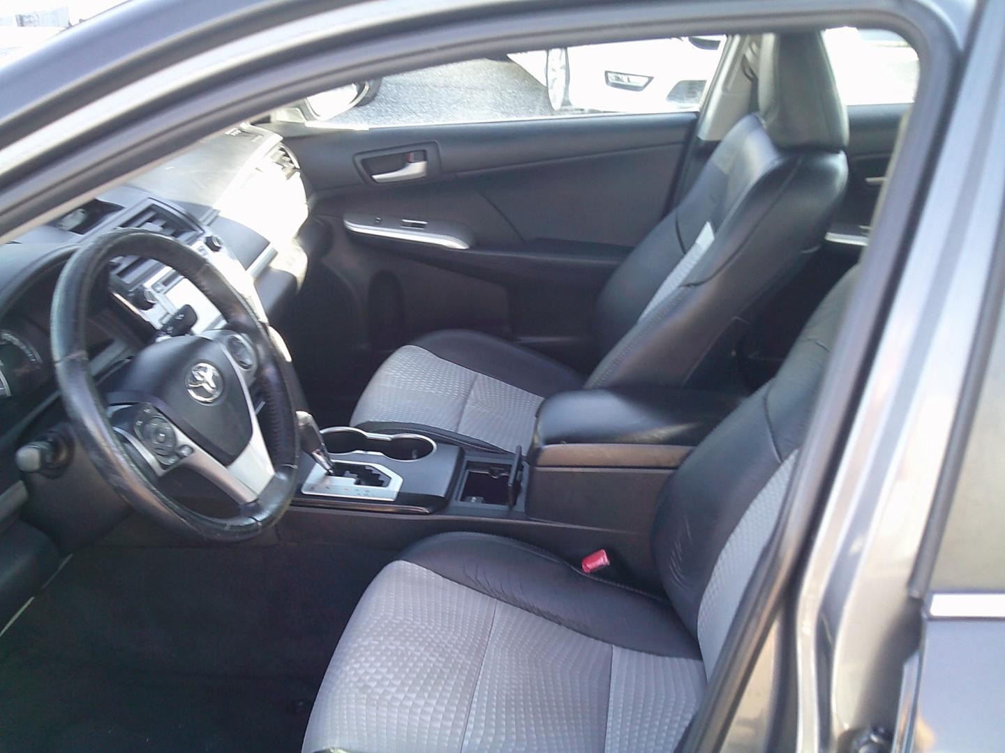 2012 Gray /Gray Toyota Camry SE (4T1BF1FK9CU) with an 2.5L L4 DOHC 16V engine, 6-Speed Automatic transmission, located at 4000 Bee Ridge Road, Sarasota, FL, 34233, (941) 926-0300, 27.298664, -82.489151- Photo#19