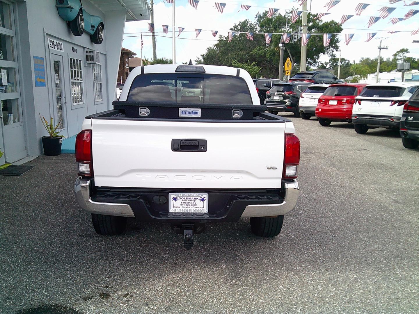 2018 White /Gray Toyota Tacoma TRD Off-Road Long Bed V6 6AT 4WD (5TFCZ5AN5JX) with an 3.6L V6 DOHC 24V engine, 6A transmission, located at 4000 Bee Ridge Road, Sarasota, FL, 34233, (941) 926-0300, 27.298664, -82.489151- Photo#7