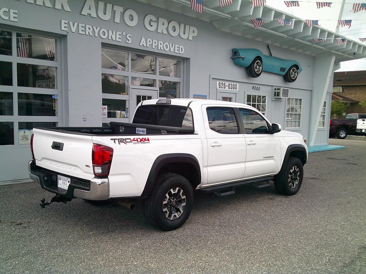 2018 White /Gray Toyota Tacoma TRD Off-Road Long Bed V6 6AT 4WD (5TFCZ5AN5JX) with an 3.6L V6 DOHC 24V engine, 6A transmission, located at 4000 Bee Ridge Road, Sarasota, FL, 34233, (941) 926-0300, 27.298664, -82.489151- Photo#1