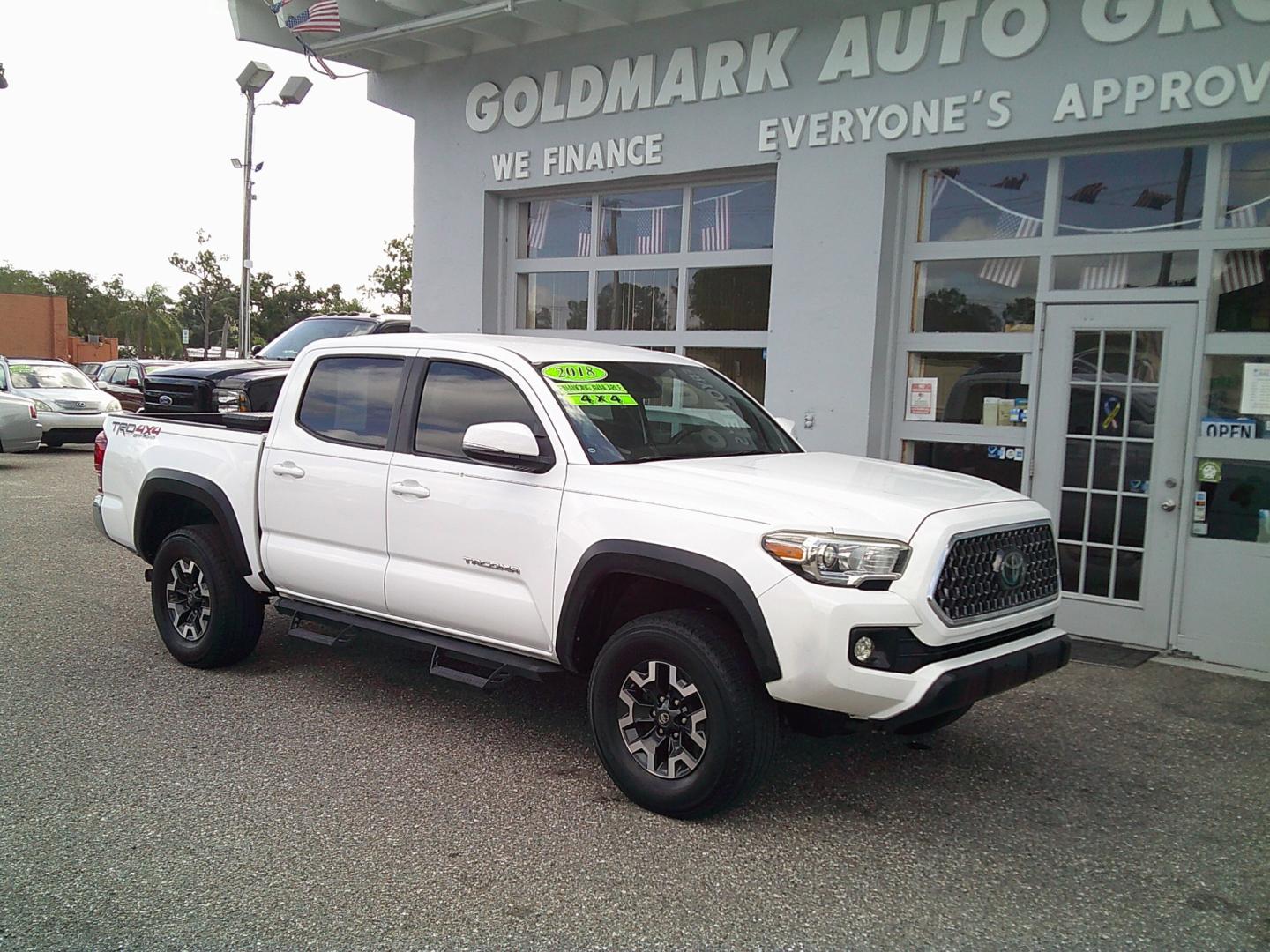 2018 White /Gray Toyota Tacoma TRD Off-Road Long Bed V6 6AT 4WD (5TFCZ5AN5JX) with an 3.6L V6 DOHC 24V engine, 6A transmission, located at 4000 Bee Ridge Road, Sarasota, FL, 34233, (941) 926-0300, 27.298664, -82.489151- Photo#2