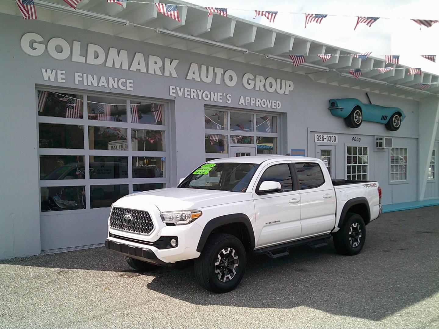 2018 White /Gray Toyota Tacoma TRD Off-Road Long Bed V6 6AT 4WD (5TFCZ5AN5JX) with an 3.6L V6 DOHC 24V engine, 6A transmission, located at 4000 Bee Ridge Road, Sarasota, FL, 34233, (941) 926-0300, 27.298664, -82.489151- Photo#6