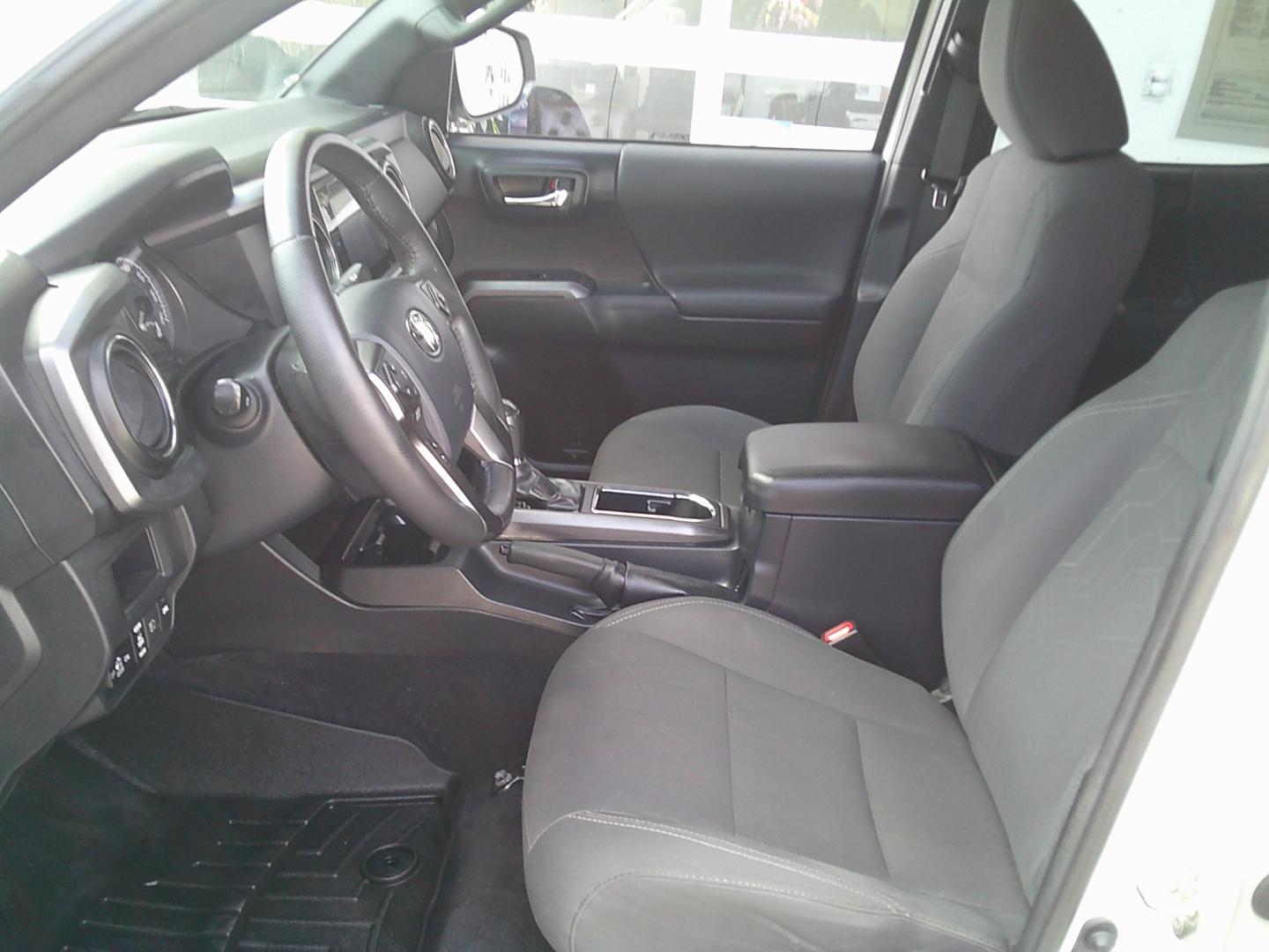 2018 White /Gray Toyota Tacoma TRD Off-Road Long Bed V6 6AT 4WD (5TFCZ5AN5JX) with an 3.6L V6 DOHC 24V engine, 6A transmission, located at 4000 Bee Ridge Road, Sarasota, FL, 34233, (941) 926-0300, 27.298664, -82.489151- Photo#10