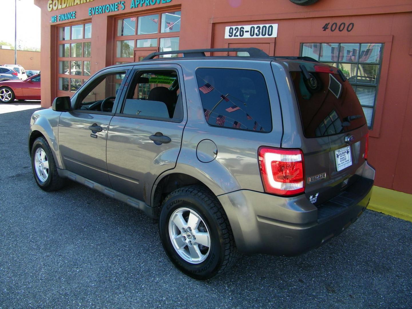 2012 Gray /Gray Ford Escape XLT (1FMCU9DG4CK) with an 3.0L Flex Fuel V6 240hp 223ft. lbs. engine, Automatic transmission, located at 4000 Bee Ridge Road, Sarasota, FL, 34233, (941) 926-0300, 27.298664, -82.489151 - Photo#2