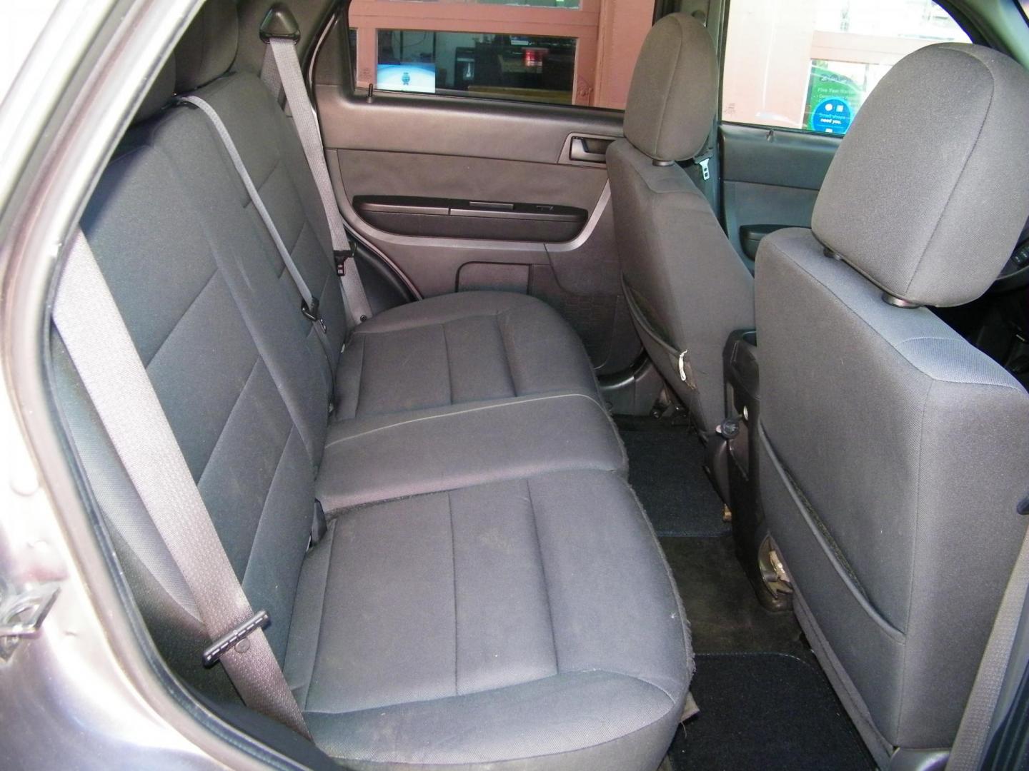 2012 Gray /Gray Ford Escape XLT (1FMCU9DG4CK) with an 3.0L Flex Fuel V6 240hp 223ft. lbs. engine, Automatic transmission, located at 4000 Bee Ridge Road, Sarasota, FL, 34233, (941) 926-0300, 27.298664, -82.489151 - Photo#9