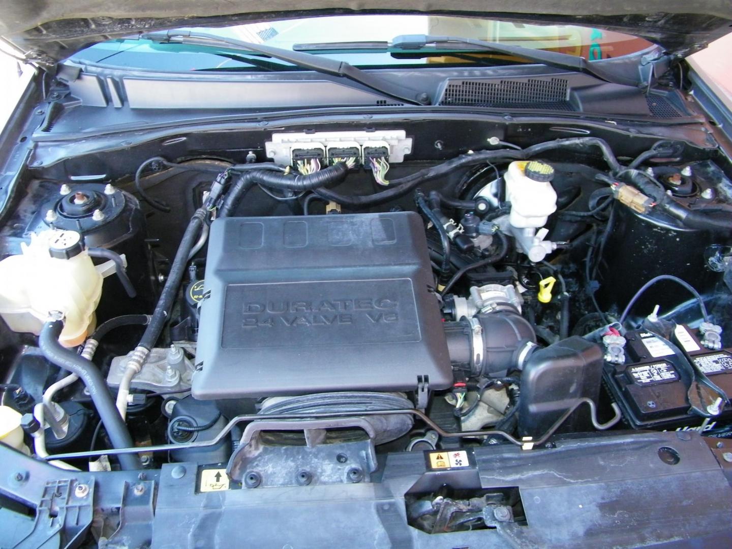 2012 Gray /Gray Ford Escape XLT (1FMCU9DG4CK) with an 3.0L Flex Fuel V6 240hp 223ft. lbs. engine, Automatic transmission, located at 4000 Bee Ridge Road, Sarasota, FL, 34233, (941) 926-0300, 27.298664, -82.489151 - Photo#15